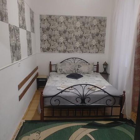 Apartment Near Rynok Square リヴィウ エクステリア 写真