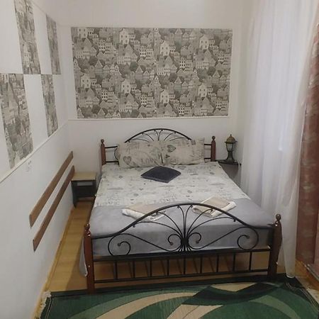 Apartment Near Rynok Square リヴィウ エクステリア 写真